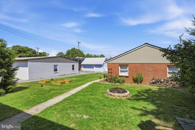 715 CENTER AVE, Ephrata, PA 17522