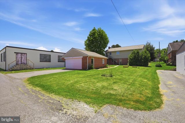715 CENTER AVE, Ephrata, PA 17522