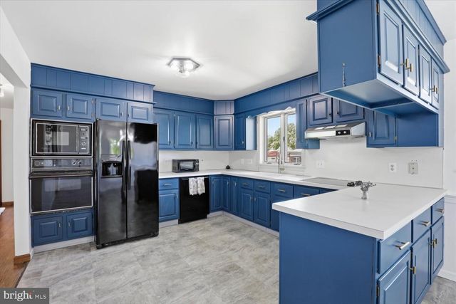 715 CENTER AVE, Ephrata, PA 17522