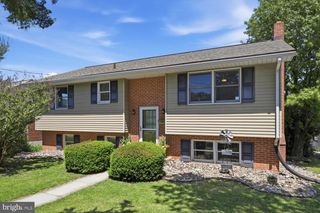 715 CENTER AVE, Ephrata, PA 17522