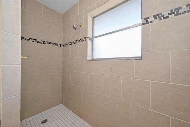 1010 Rhine Lane, Houston, TX 77090