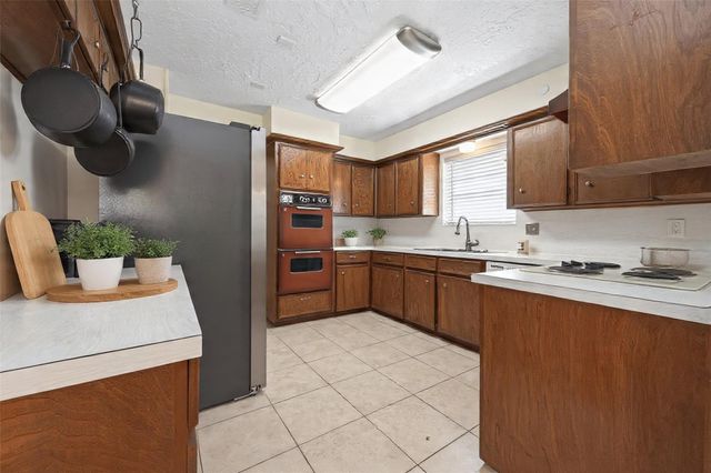 1010 Rhine Lane, Houston, TX 77090