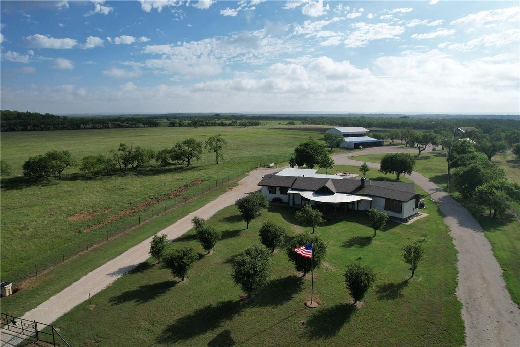 7409 Hwy 84, Lawn, TX 79530