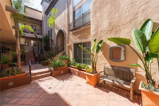 7100 La Tijera Boulevard, Los Angeles, CA 90045