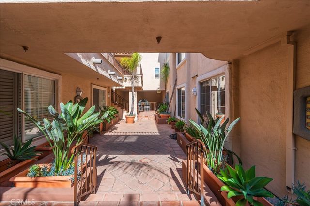 7100 La Tijera Boulevard, Los Angeles, CA 90045