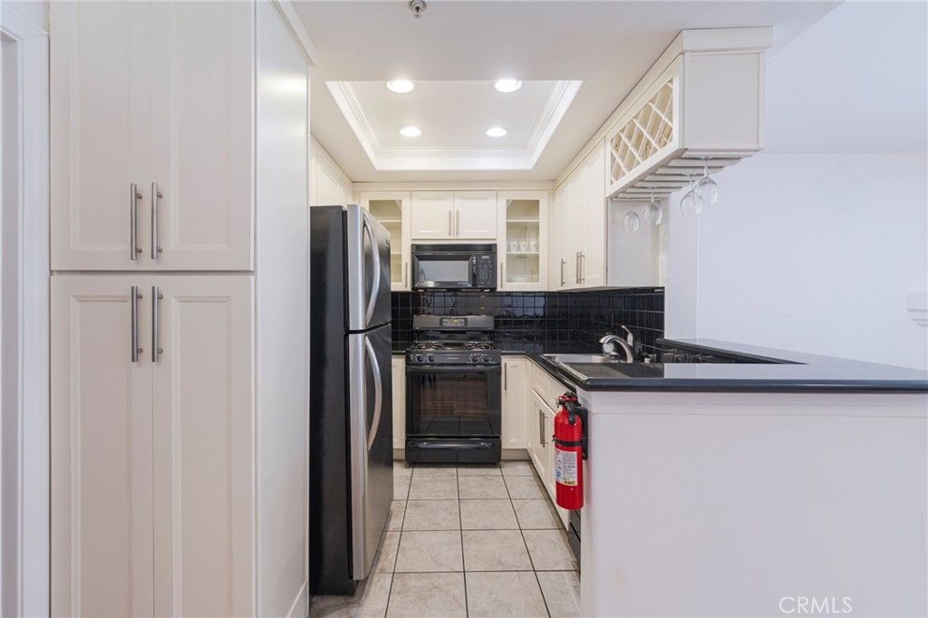 Image 15 of property listing at 7100 La Tijera Boulevard, Los Angeles, CA 90045