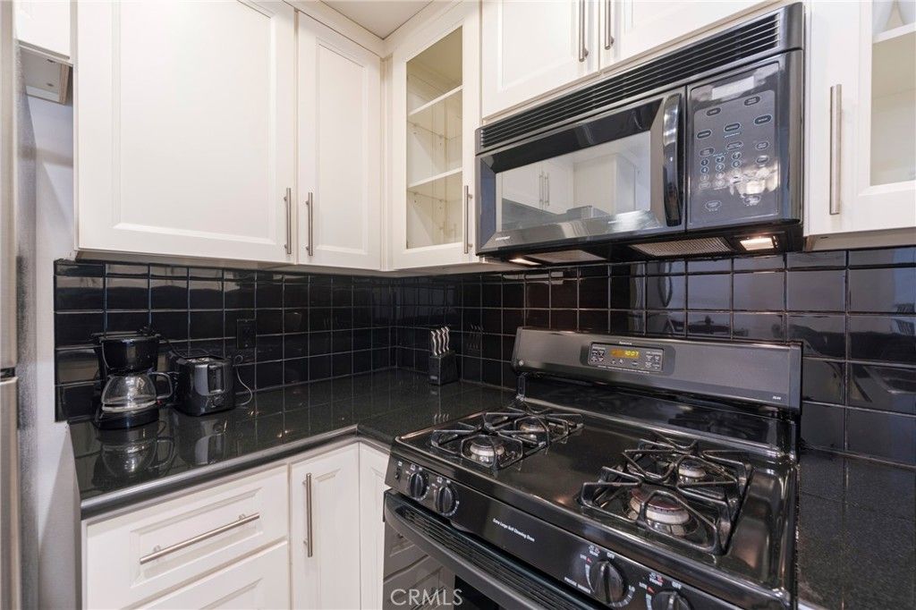 Image 17 of property listing at 7100 La Tijera Boulevard, Los Angeles, CA 90045
