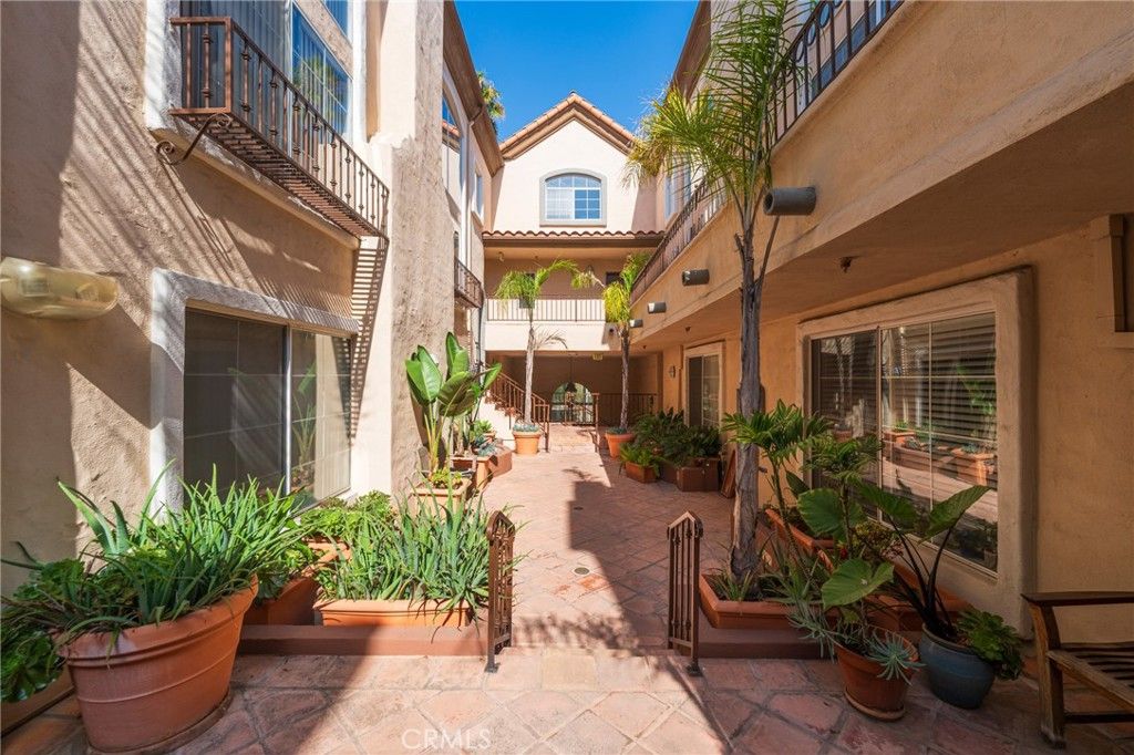 Image 6 of property listing at 7100 La Tijera Boulevard, Los Angeles, CA 90045