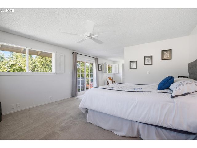22479 S PENMAN Rd, Oregon City, OR 97045