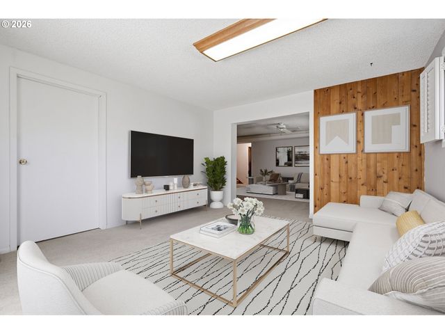 22479 S PENMAN Rd, Oregon City, OR 97045