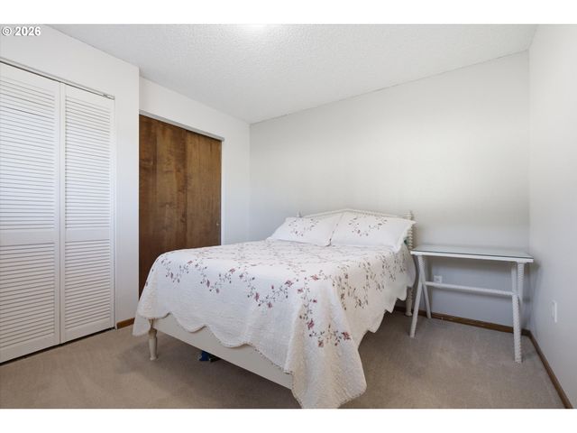 22479 S PENMAN Rd, Oregon City, OR 97045