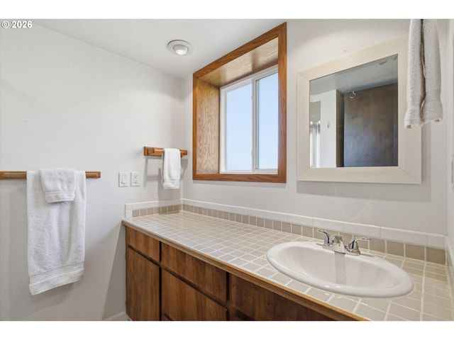 22479 S PENMAN Rd, Oregon City, OR 97045