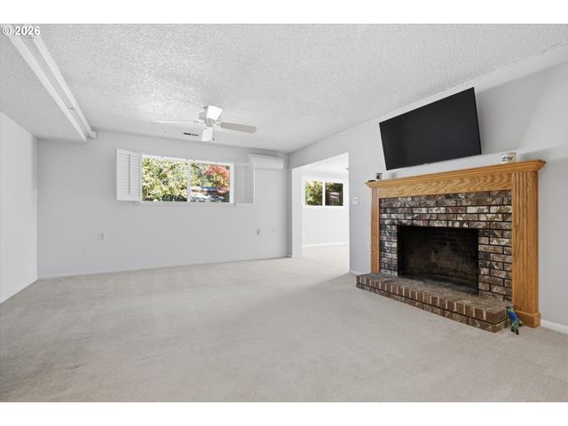 22479 S PENMAN Rd, Oregon City, OR 97045