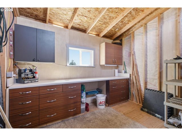 22479 S PENMAN Rd, Oregon City, OR 97045