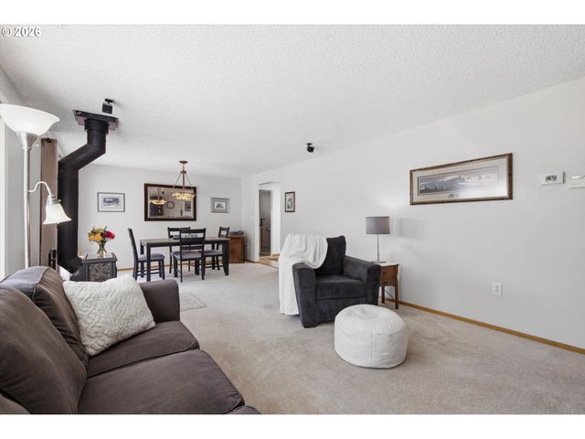 22479 S PENMAN Rd, Oregon City, OR 97045