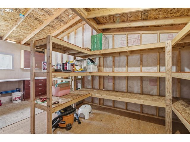 22479 S PENMAN Rd, Oregon City, OR 97045