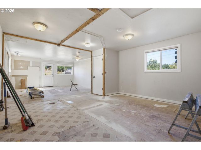 22479 S PENMAN Rd, Oregon City, OR 97045