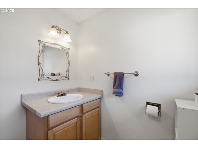 22479 S PENMAN Rd, Oregon City, OR 97045