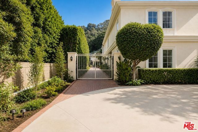1174 Coldwater Canyon Drive, Beverly Hills, CA 90210
