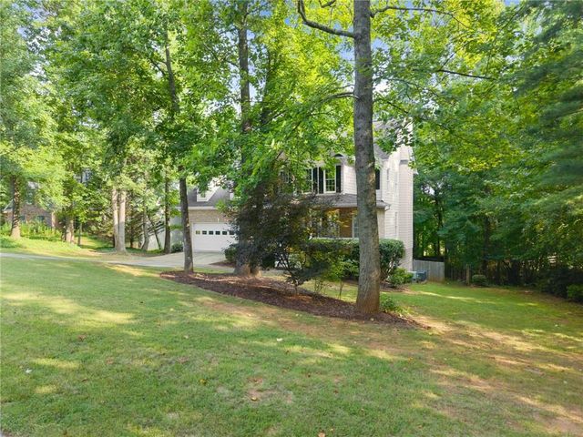 7620 Paces Lane, Gainesville, GA 30506