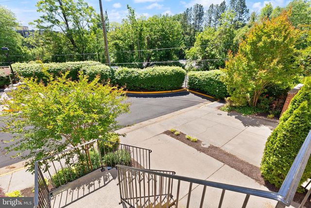 6040 KELSEY CT, Falls Church, VA 22044