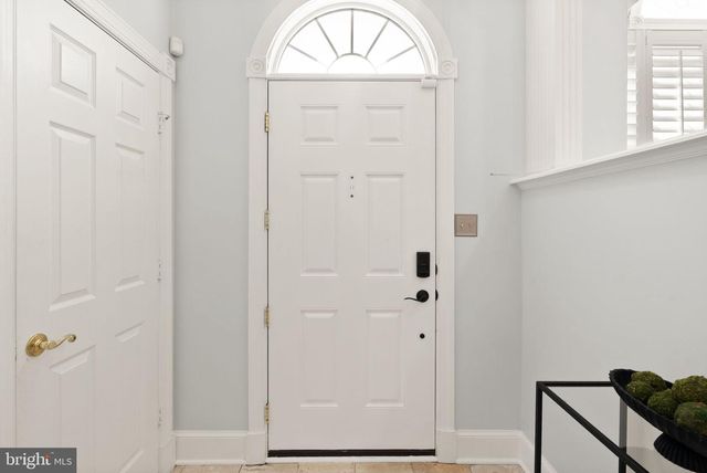 6040 KELSEY CT, Falls Church, VA 22044