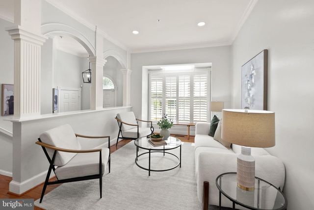 6040 KELSEY CT, Falls Church, VA 22044