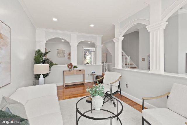 6040 KELSEY CT, Falls Church, VA 22044