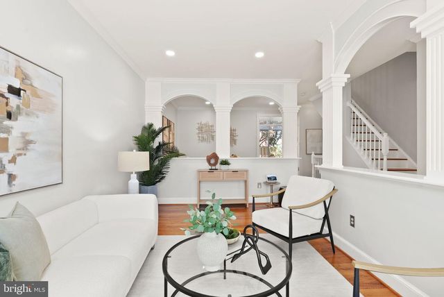 6040 KELSEY CT, Falls Church, VA 22044