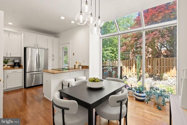 6040 KELSEY CT, Falls Church, VA 22044