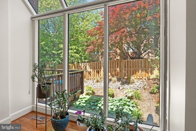 6040 KELSEY CT, Falls Church, VA 22044