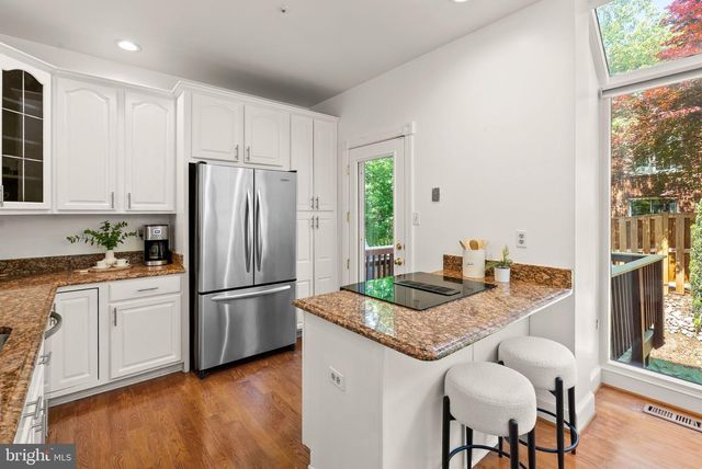 6040 KELSEY CT, Falls Church, VA 22044