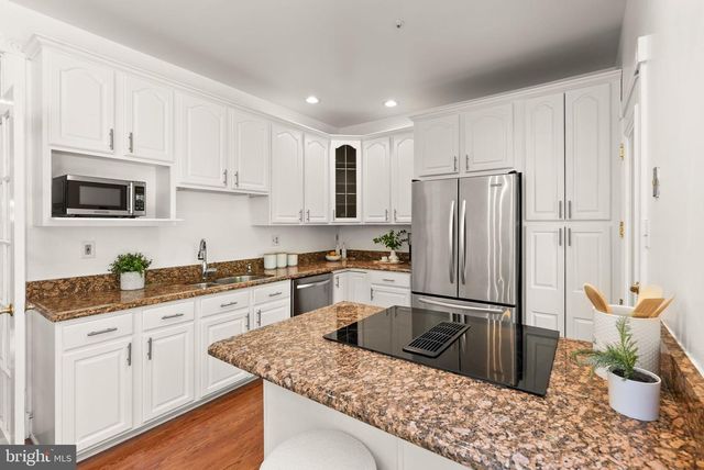 6040 KELSEY CT, Falls Church, VA 22044