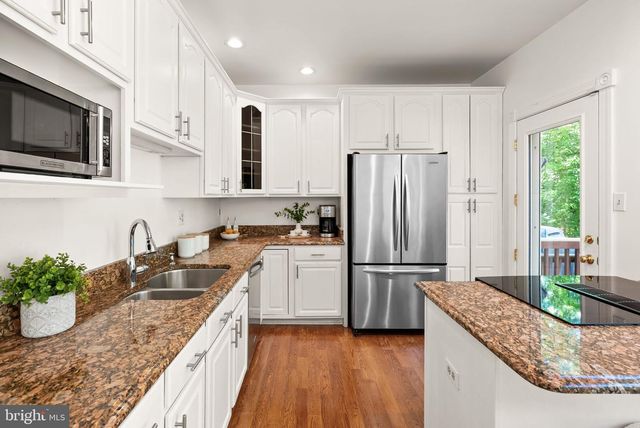 6040 KELSEY CT, Falls Church, VA 22044