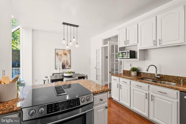6040 KELSEY CT, Falls Church, VA 22044