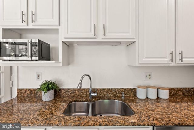 6040 KELSEY CT, Falls Church, VA 22044