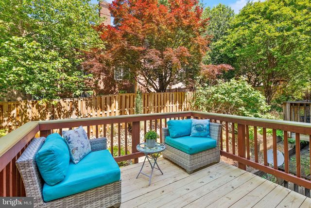 6040 KELSEY CT, Falls Church, VA 22044