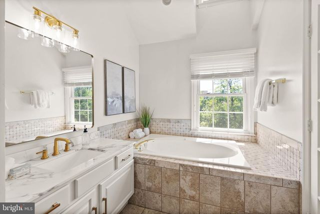 6040 KELSEY CT, Falls Church, VA 22044
