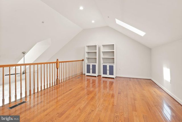 6040 KELSEY CT, Falls Church, VA 22044