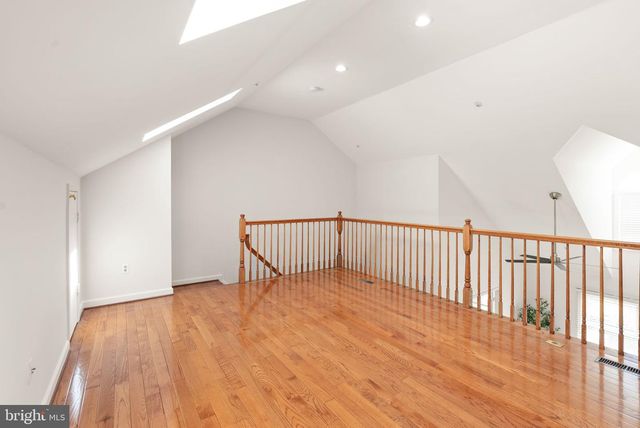 6040 KELSEY CT, Falls Church, VA 22044