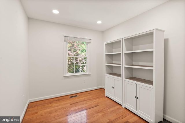 6040 KELSEY CT, Falls Church, VA 22044