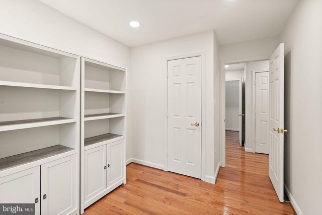 6040 KELSEY CT, Falls Church, VA 22044