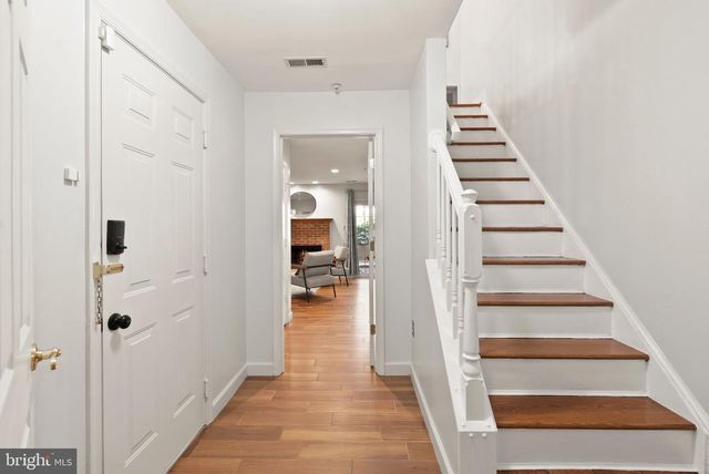 6040 KELSEY CT, Falls Church, VA 22044