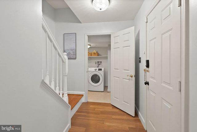 6040 KELSEY CT, Falls Church, VA 22044