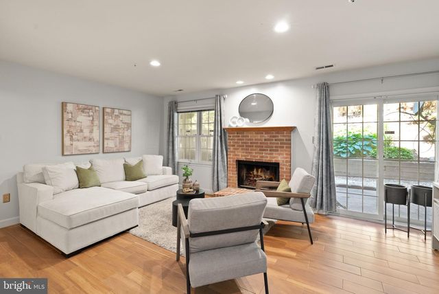 6040 KELSEY CT, Falls Church, VA 22044