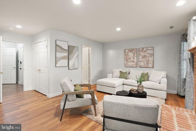 6040 KELSEY CT, Falls Church, VA 22044