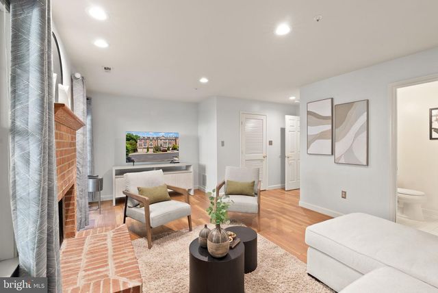 6040 KELSEY CT, Falls Church, VA 22044