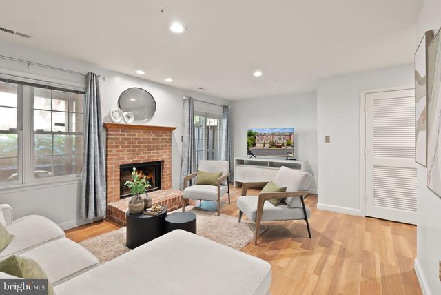 6040 KELSEY CT, Falls Church, VA 22044