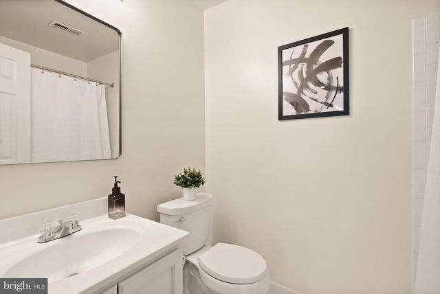 6040 KELSEY CT, Falls Church, VA 22044