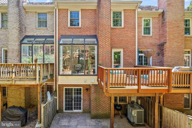 6040 KELSEY CT, Falls Church, VA 22044